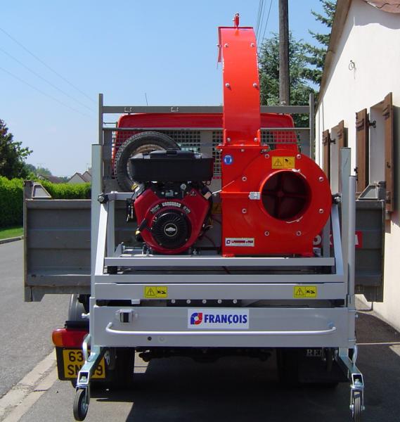 Aspirateur de feuilles sur Ridelles camion François et fils GART418CV