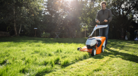 TONDEUSE TRACTEE STIHL RMA448VC PACK AVEC BATTERIE ET CHARGEUR