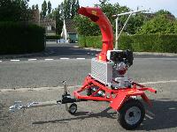 Aspirateur de feuilles sur Remorque routière François et fils SPC2/HR