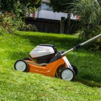 TONDEUSE TRACTEE STIHL RMA448VC PACK AVEC BATTERIE ET CHARGEUR