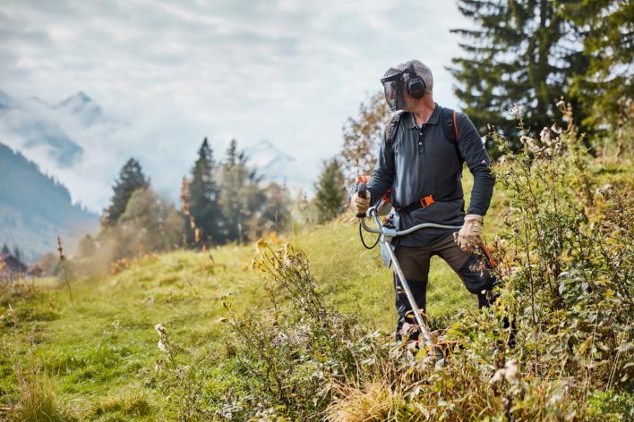 DEBROUSSAILLEUSE A DOS STIHL FS131