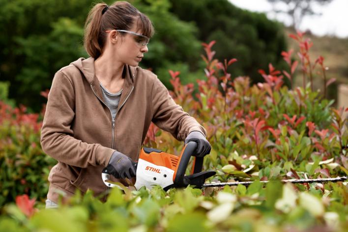 TAILLE HAIES STIHL HSA56 PACK AVEC BATTERIE ET CHARGEUR